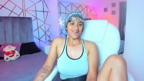 Snapshot of dominick_joness chatting on January 7, 9:03 pm Dominick  online show from January 7, 9:03 pm