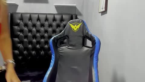 dona_tella online show from February 7, 6:01 pm