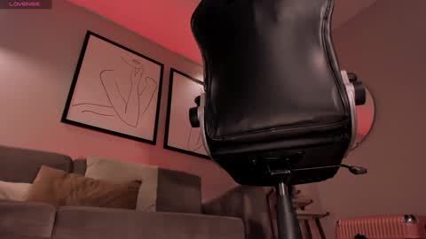  Donna Stonne  online show from February 7, 10:09 pm