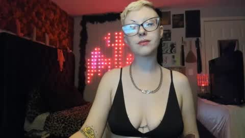 Your Majesty online show from December 4, 5:05 am