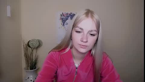 Snapshot of dream_dolly_ chatting on September 22, 10:24 am dream_dolly_ online show from September 22, 10:24 am