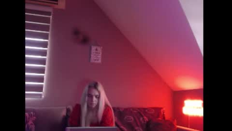 A girl online show from February 9, 8:16 am