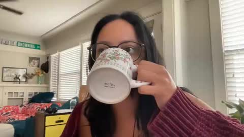 RIRI OR DREAMY online show from November 18, 4:08 pm