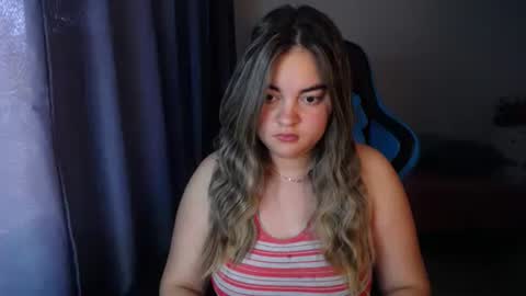 Nicole   online show from December 18, 8:47 pm