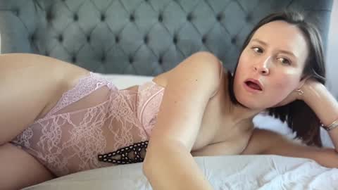 Nadia Ferreira  online show from January 9, 11:36 am