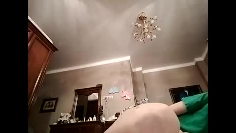 Snapshot of effy007 chatting on December 19, 1:18 pm Effy online show from December 19, 1:18 pm