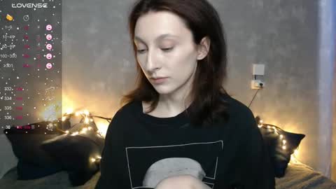 Snapshot of effy_gray chatting on March 4, 8:57 am Anna online show from March 4, 8:57 am