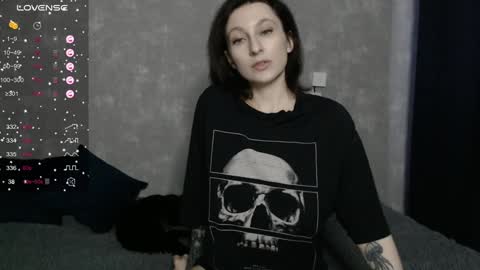 Snapshot of effy_gray chatting on December 13, 7:04 am Anna online show from December 13, 7:04 am