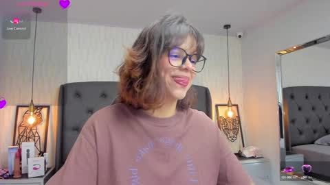Snapshot of effystonnem chatting on February 21, 7:21 pm  E F F Y  online show from February 21, 7:21 pm