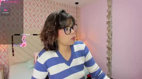 Snapshot of effystonnem chatting on December 10, 7:32 pm  E F F Y  online show from December 10, 7:32 pm