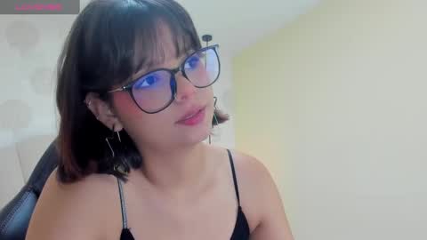 Snapshot of effystonnem chatting on December 6, 7:00 pm  E F F Y  online show from December 6, 7:00 pm