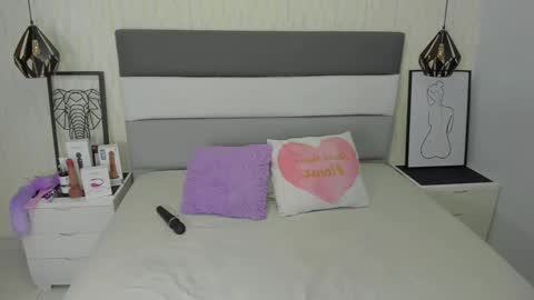 Snapshot of effystonnem chatting on February 3, 7:52 pm  E F F Y  online show from February 3, 7:52 pm