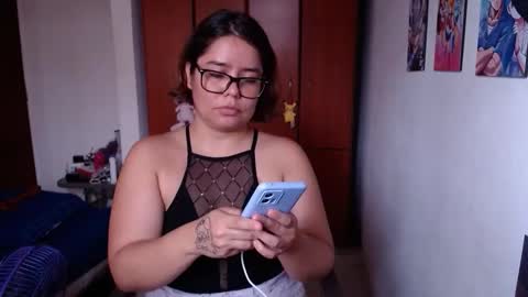 eimy_saenzz online show from February 3, 6:01 pm