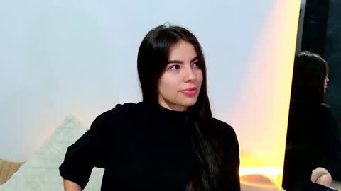 elaravennori online show from January 8, 3:10 am