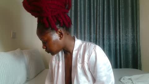 Snapshot of elegant_ebony chatting on January 15, 9:24 am Nika online show from January 15, 9:24 am