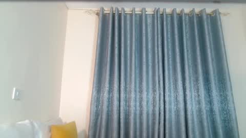 Snapshot of elegant_ebony chatting on December 21, 10:40 pm Nika online show from December 21, 10:40 pm