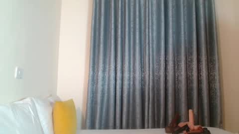 Snapshot of elegant_ebony chatting on December 15, 12:40 am Nika online show from December 15, 12:40 am