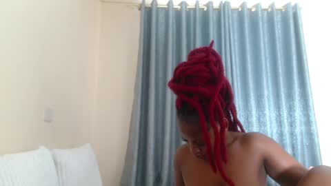 Snapshot of elegant_ebony chatting on February 1, 10:26 am Nika online show from February 1, 10:26 am