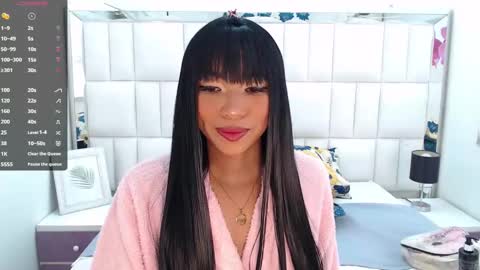 L A U R A online show from January 11, 7:16 pm