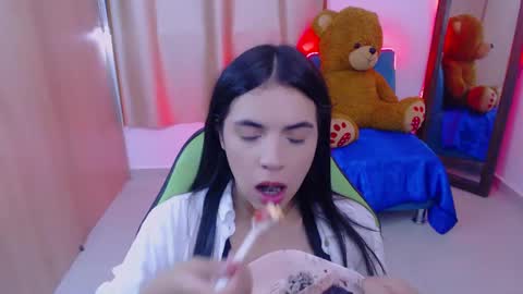 agnes online show from February 8, 7:05 pm