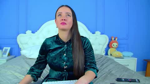 ElinaBellucci online show from February 4, 7:44 am