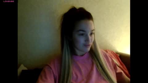 elisa_dove208 online show from November 30, 3:32 am