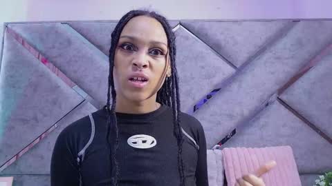 elit noa online show from January 8, 8:02 pm