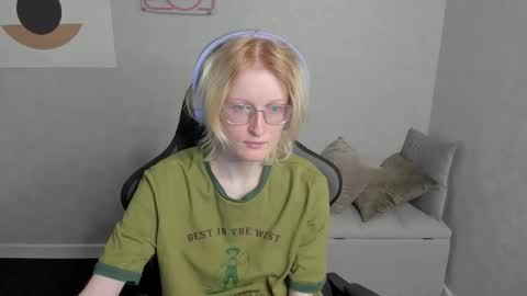 Snapshot of elizabeth_harpper chatting on September 16, 1:35 am Elizabeth online show from September 16, 1:35 am