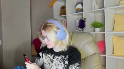 Snapshot of elizabeth_harpper chatting on November 2, 1:20 am Elizabeth online show from November 2, 1:20 am