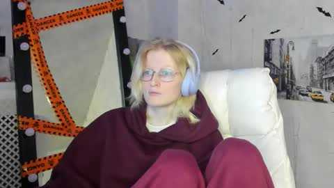 Elizabeth online show from November 12, 2:20 am