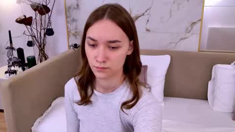 Elizabeth online show from October 27, 4:13 pm