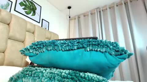 Eliza online show from October 31, 12:42 pm