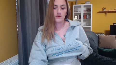 Snapshot of ella_max_live chatting on January 17, 6:47 am Ella  Max online show from January 17, 6:47 am