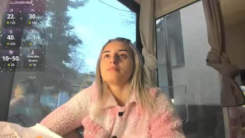 ella_vee online show from February 9, 6:15 am