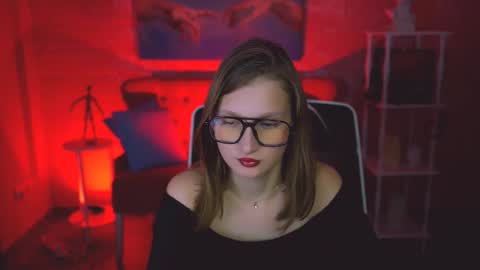 Ella online show from November 18, 7:59 pm