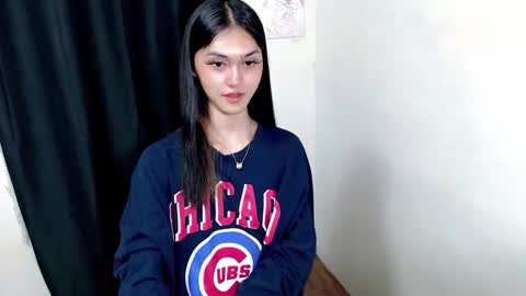 ELLA online show from December 13, 8:37 pm