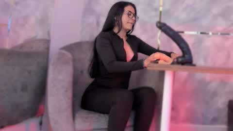  ella  online show from November 3, 11:25 am