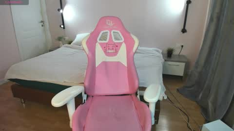 elle_ellise online show from September 24, 11:48 pm