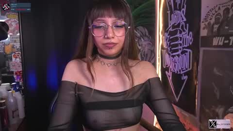 Snapshot of elle_uwu chatting on October 21, 8:02 pm follow me on instagram . online show from October 21, 8:02 pm