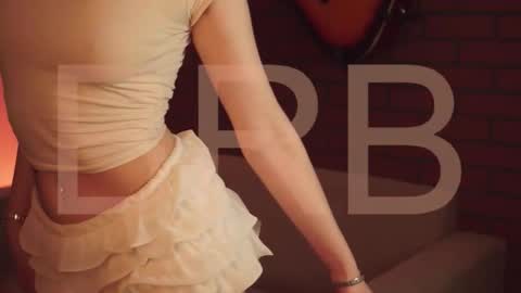 elliecutes online show from December 5, 8:37 am