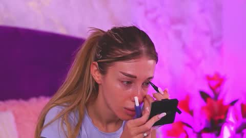 EllinaNuria online show from February 24, 4:44 am