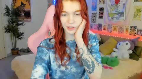 Snapshot of elly_milas chatting on February 16, 7:37 am Elly     Fansly  online show from February 16, 7:37 am