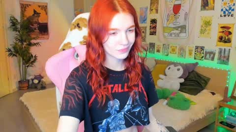 Snapshot of elly_milas chatting on January 14, 8:31 am Elly     Fansly  online show from January 14, 8:31 am