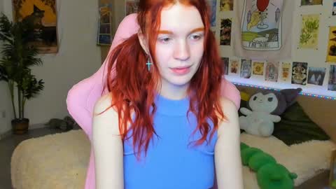 Snapshot of elly_milas chatting on December 2, 7:10 am Elly     Fansly  online show from December 2, 7:10 am