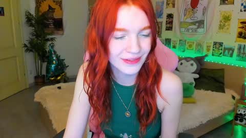 Snapshot of elly_milas chatting on January 7, 10:01 am Elly     Fansly  online show from January 7, 10:01 am