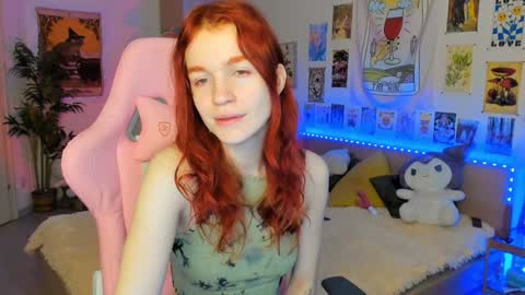 Snapshot of elly_milas chatting on January 17, 7:08 am Elly     Fansly  online show from January 17, 7:08 am