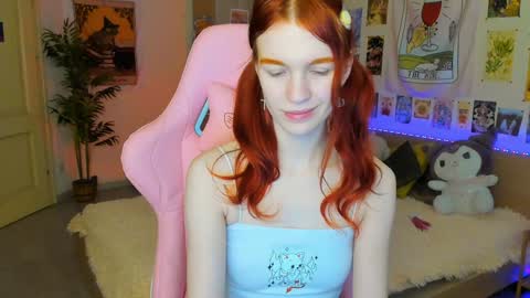 Snapshot of elly_milas chatting on January 26, 9:51 am Elly     Fansly  online show from January 26, 9:51 am