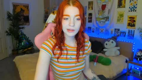 Snapshot of elly_milas chatting on January 3, 9:58 am Elly     Fansly  online show from January 3, 9:58 am