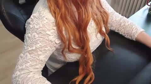 Elly online show from November 4, 2:00 pm