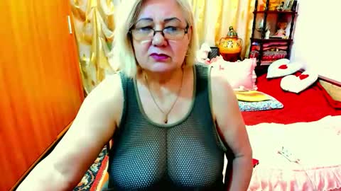 ellyhot53 online show from October 5, 12:37 am